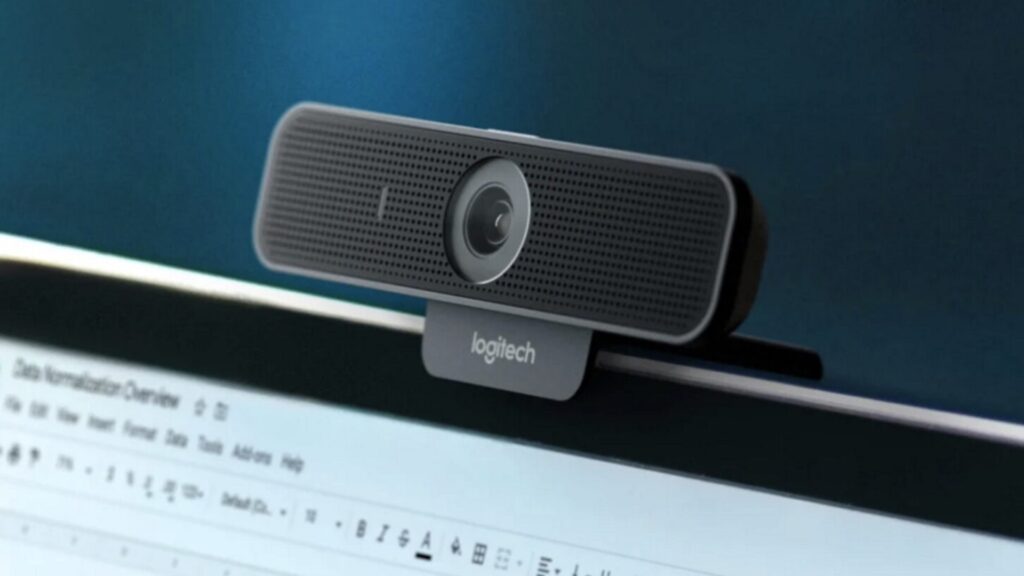 webcam accrochée à un écran pc